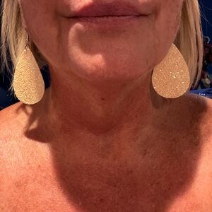 Elegant Gold Teardrop Earrings